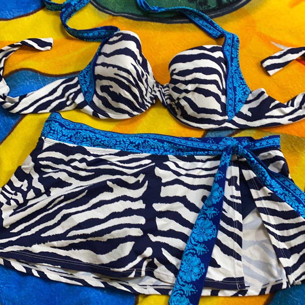 Tommy Bahama 2 piece swim suit with skirt